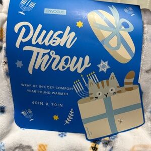 Envogue Plush Throw - Blue and White